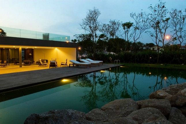 Piracicaba House от Isay Weinfeld в Бразилии