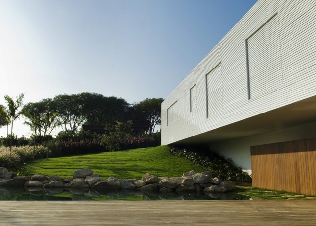 Piracicaba House от Isay Weinfeld в Бразилии