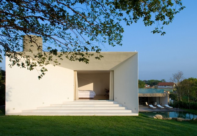 Piracicaba House от Isay Weinfeld в Бразилии