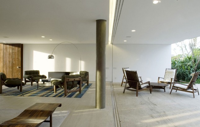 Piracicaba House от Isay Weinfeld в Бразилии